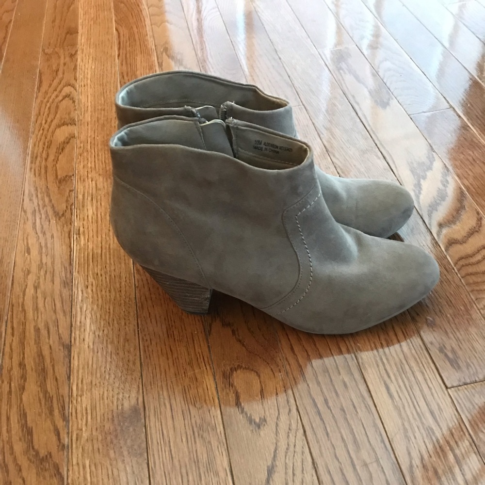 Booties faux suede